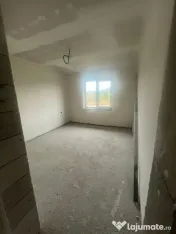 VÂNZARE CASĂ AGIGEA LA LAC 