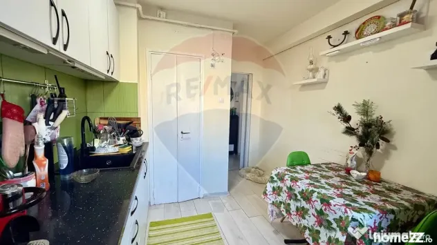 Apartament de vânzare 3 camere + garaj cu acces la boxă... - Baia Mare (Maramures)