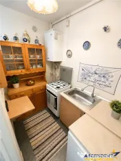 Garsoniera cocheta, baie si bucatarie proprie, etaj 3, Aleea 