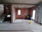 DUPLEX SPATIOS - ASFALT - POSIBILITATE CARPORT 