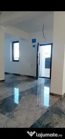 Proprietar vand vila p+1+p curte individuala 5 cam Aparatorii patriei