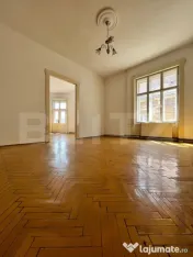 Un balcon către oraș, o fereastră către trecut, cladire 