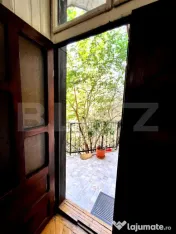 Un balcon către oraș, o fereastră către trecut, cladire 