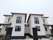 Duplex despartit prin camera tehnica - langa asfalt - compar 