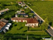 FILM! Domeniu de 4.000 mp intravilan casa autentica, in pod 