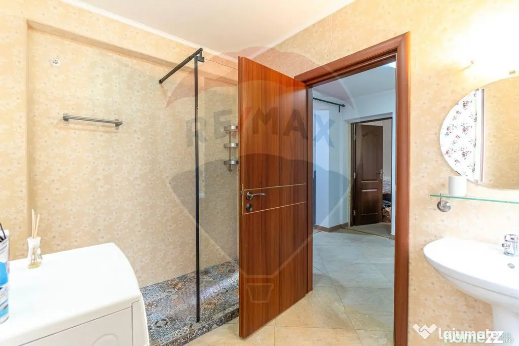 CASA DE VACANTA | 4 camere| de vânzare în FUNDATA, BRA?...