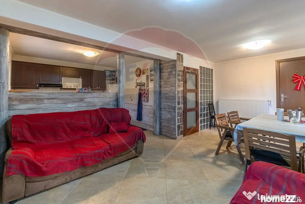 CASA DE VACANTA | 4 camere| de vânzare în FUNDATA, BRA?...
