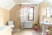 CASA DE VACANTA | 4 camere| de vânzare în FUNDATA, BRA?... 