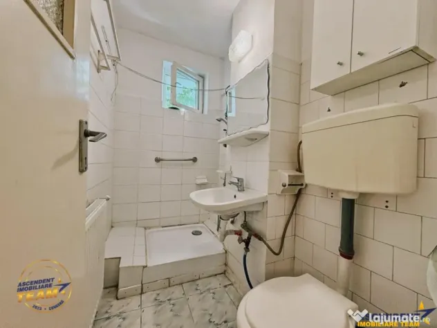 FILM! Apartament 2 camere decomandat, zona apreciabila, cart