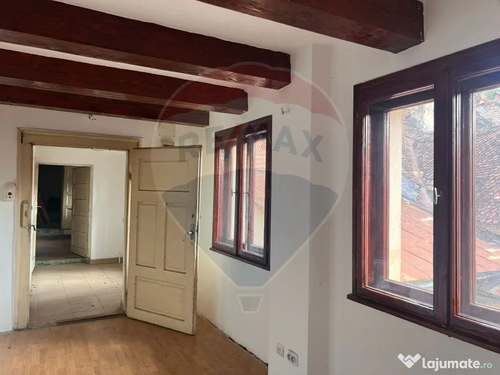 Proprietate mixtă pe N. Bălcescu – spații comerciale...