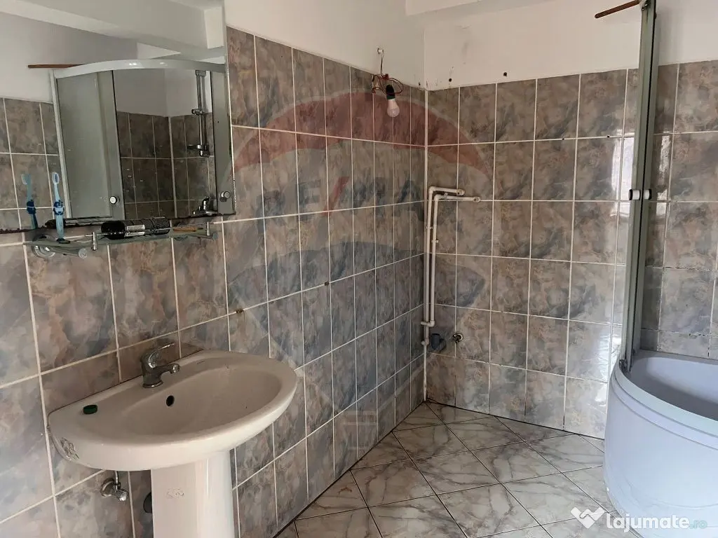 Proprietate mixtă pe N. Bălcescu – spații comerciale...