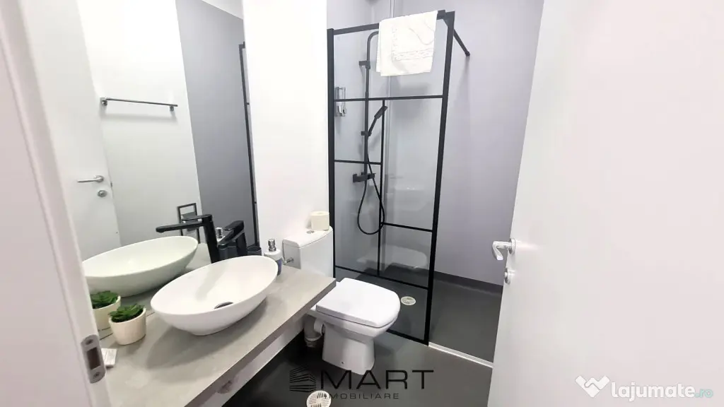 Pensiune moderna 12 camere 4600 mp Valea Avrigului