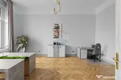 Birou ultracentral în clădire istorică (Palatul Nádasdy)