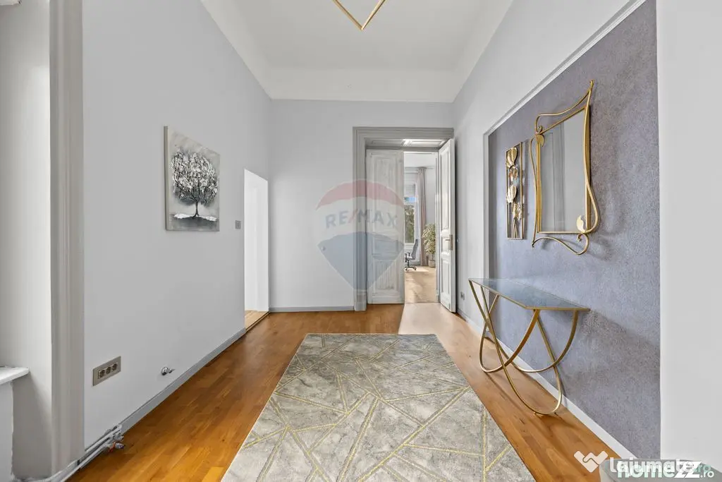 Birou ultracentral în clădire istorică (Palatul Nádasdy)