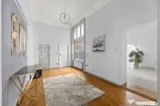 Birou ultracentral în clădire istorică (Palatul Nádasdy) 