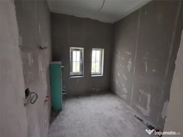 Duplex spatios - dormitor la parter - bucatarie mare