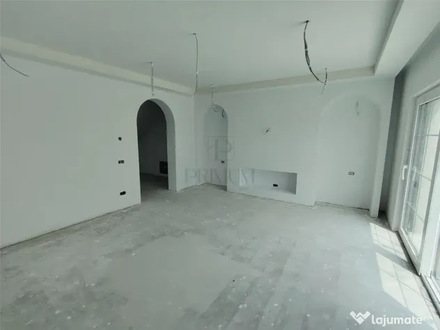 Duplex spatios - dormitor la parter - bucatarie mare