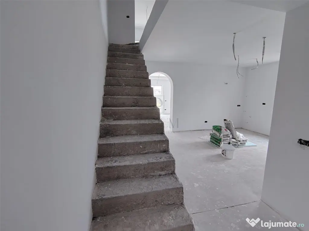 Duplex spatios - dormitor la parter - bucatarie mare