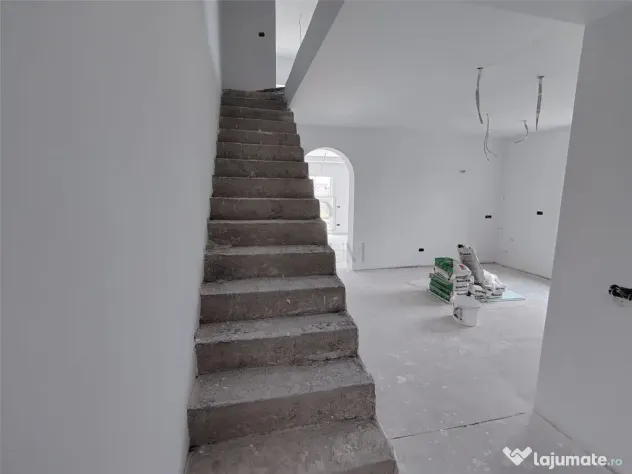 Duplex spatios - dormitor la parter - bucatarie mare