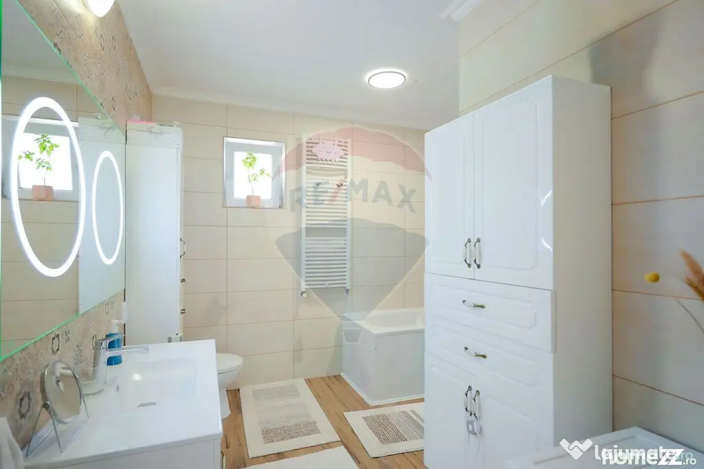 Casă cu 4 camere de vânzare, Sântandrei
