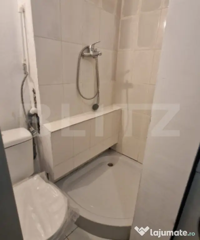 Camera de camin , zona Tractorul cu baie