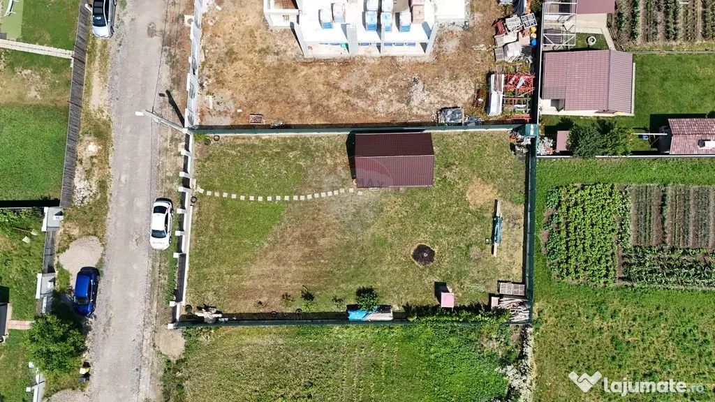 Teren intravilan 609 mp | Împrejmuit | Branșat la utili...