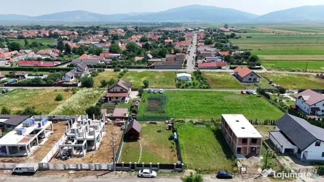 Teren intravilan 609 mp | Împrejmuit | Branșat la utili...