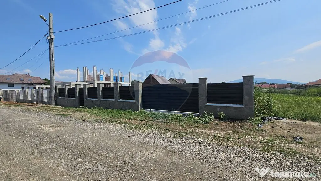 Teren intravilan 609 mp | Împrejmuit | Branșat la utili...