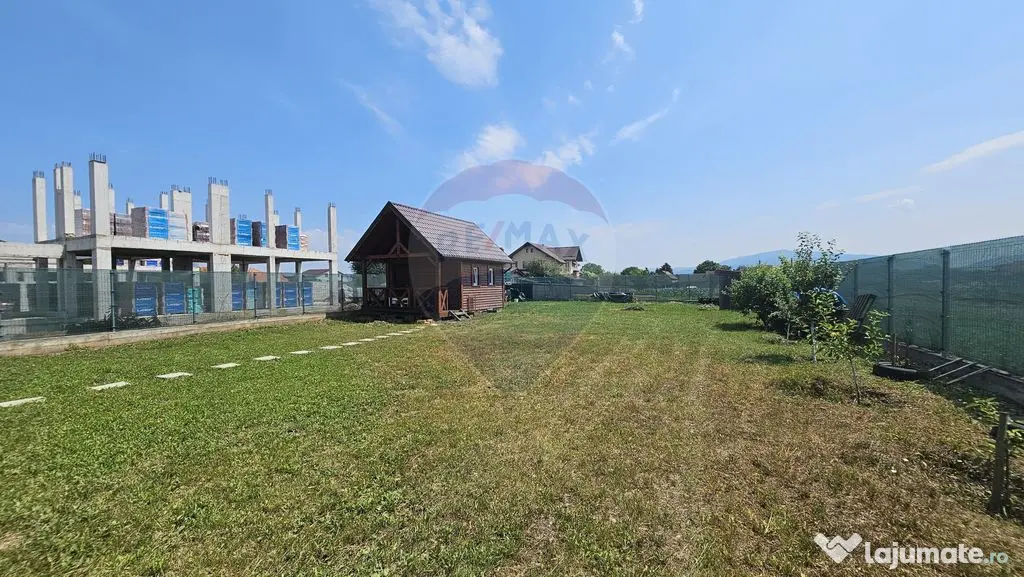 Teren intravilan 609 mp | Împrejmuit | Branșat la utili...