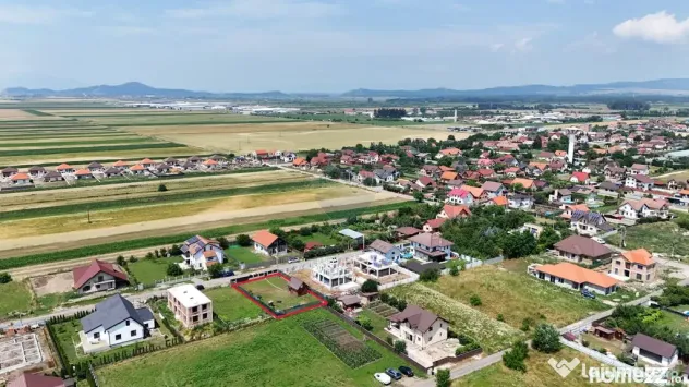 Teren intravilan 609 mp | Împrejmuit | Branșat la utili...