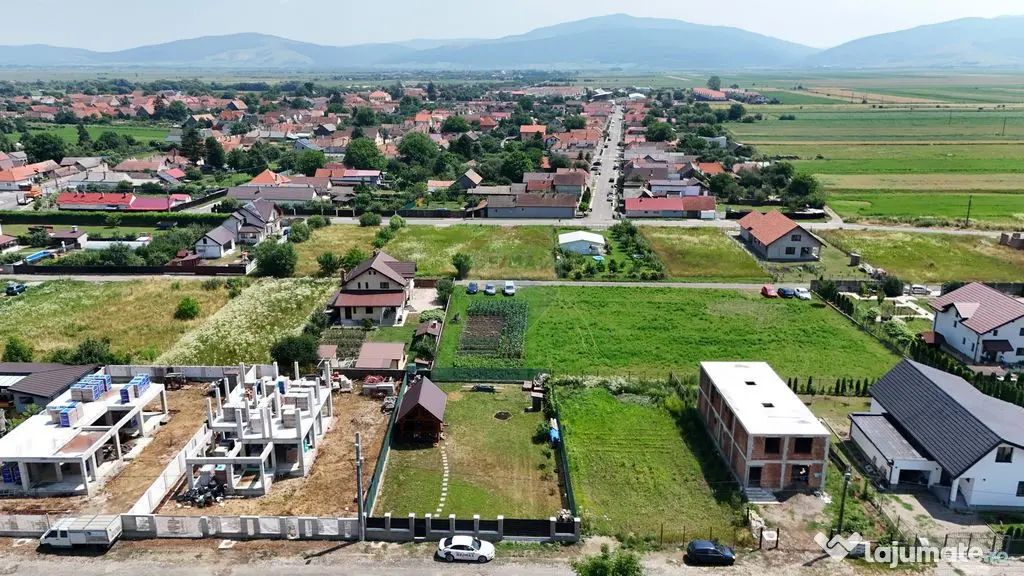 Teren intravilan 609 mp | Împrejmuit | Branșat la utili...