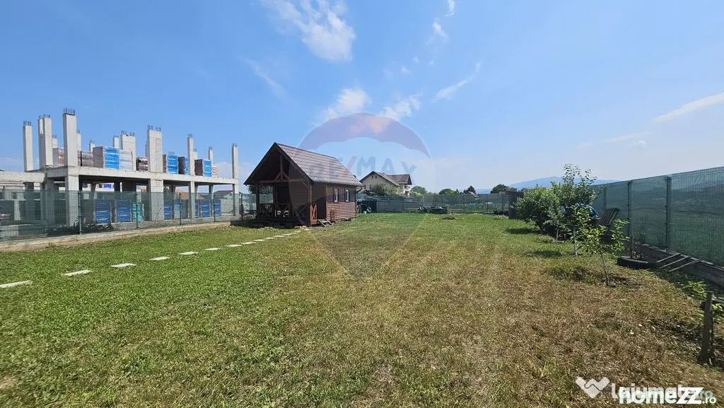 Teren intravilan 609 mp | Împrejmuit | Branșat la utili...