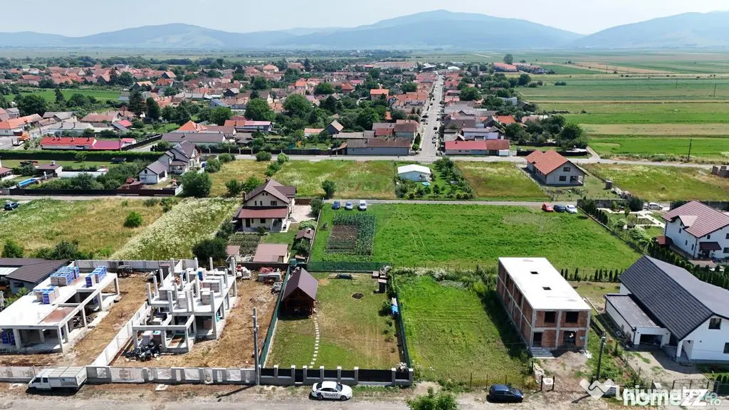 Teren intravilan 609 mp | Împrejmuit | Branșat la utili...