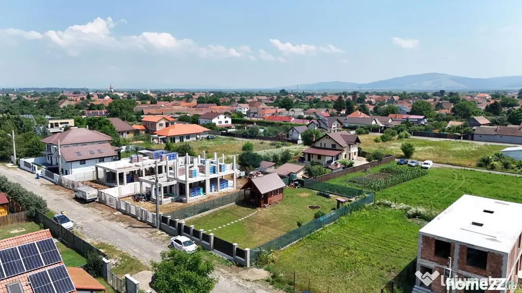 Teren intravilan 609 mp | Împrejmuit | Branșat la utili...