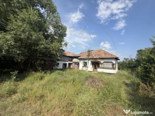 Casă bătrânească + teren 1.032 mp, Purcăreni, Argeș