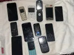 Lot 12 Telefoane Vechi / Defecte – Pentru Piese sau Colecție