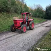 Tractor UTB cu plug și presa 
