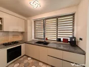 Apartament 4 camere pe 2 niveluri, curte, loc de parcare, Ul