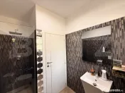 Apartament 4 camere pe 2 niveluri, curte, loc de parcare, Ul