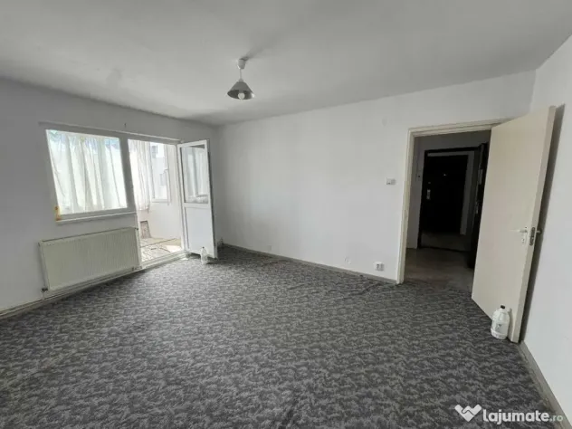 Apartament 4 camere Centrul Civic-CEC Bank,139000 Euro