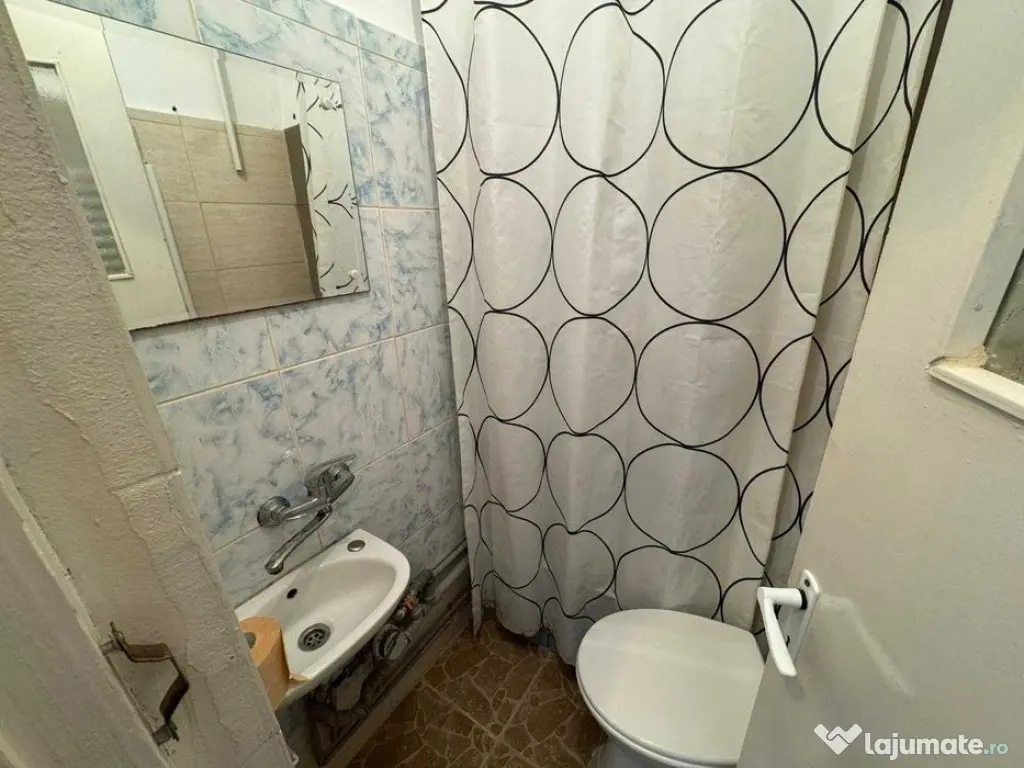 Apartament 4 camere Centrul Civic-CEC Bank,139000 Euro