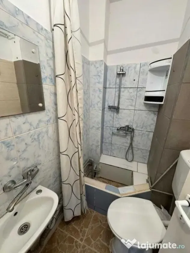 Apartament 4 camere Centrul Civic-CEC Bank,139000 Euro