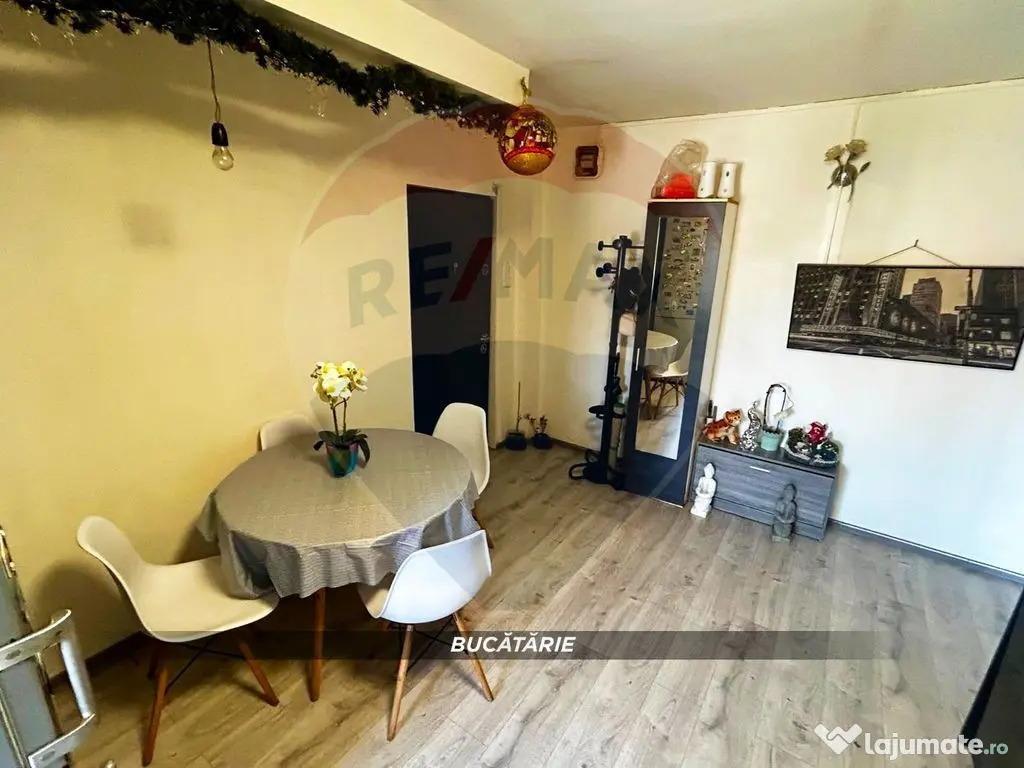 De vanzare: Apartament 2 camere mobilat si utilat, etaj 2...