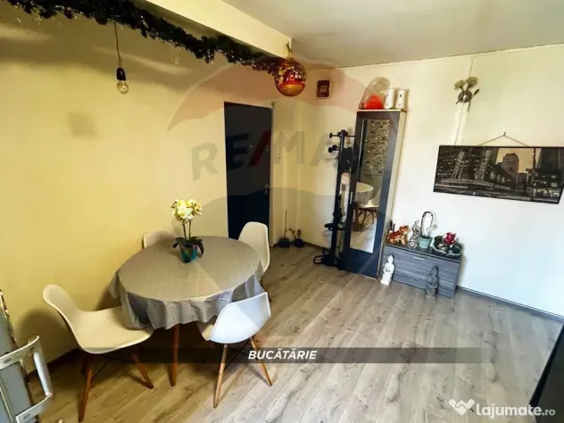 De vanzare: Apartament 2 camere mobilat si utilat, etaj 2...