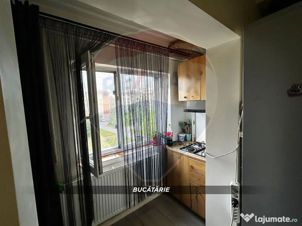 De vanzare: Apartament 2 camere mobilat si utilat, etaj 2...