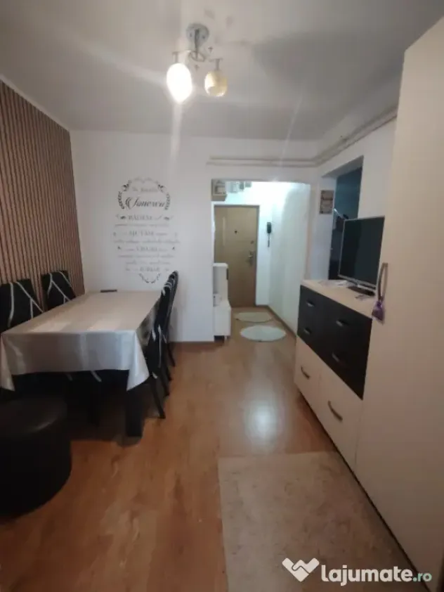 Apartament 2 camere decomandat – Craiovița Nouă