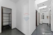 Apartament 2 camere, de închiriat în clădire privată ...