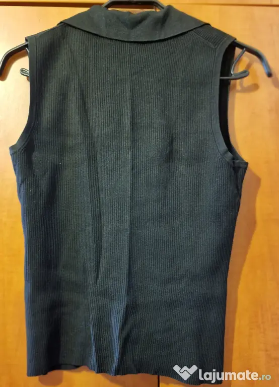 Spenser Jeremy, bluza neagra fara maneci, L