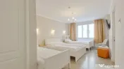 Casă generoasă cu 11 camere + spațiu comercial inclus | C