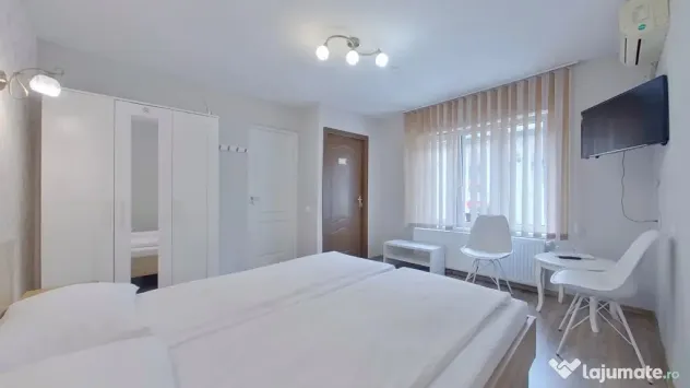 Casă generoasă cu 11 camere + spațiu comercial inclus | C